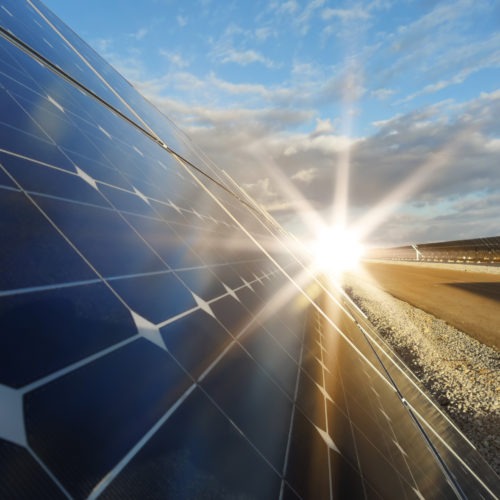 Chcete fotovoltaickou elektrárnu na klíč? Počkáte si i půl roku. Jednatel montážní firmy vysvětlil, na co se dnes tolik čeká a kde jsou bolavá místa