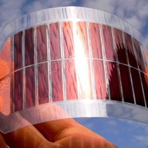 Vědci vynalezli nový ultratenký a ultralehký fotovoltaický materiál