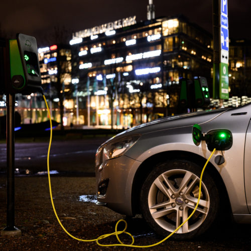 Automobilka Volvo porovnala uhlíkovou stopu elektromobilů a klasických vozidel. Výsledky jsou rozpačité