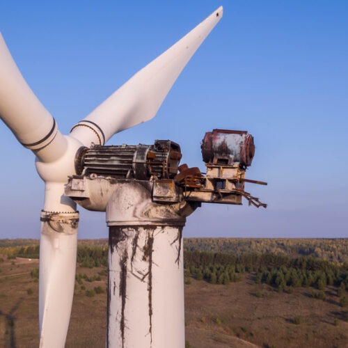 Co s dosluhujícími větrnými turbínami? Ve světě z nich staví mosty