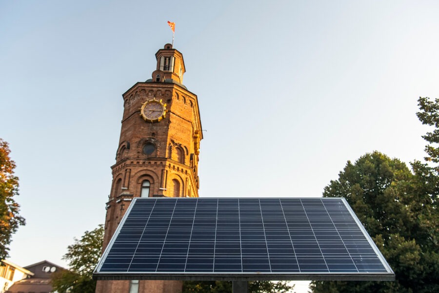 Česko i celou Unii čeká další solární boom. Nový návrh Evropské komise počítá s povinným umístěním solárních panelů na nové domy i veřejné budovy