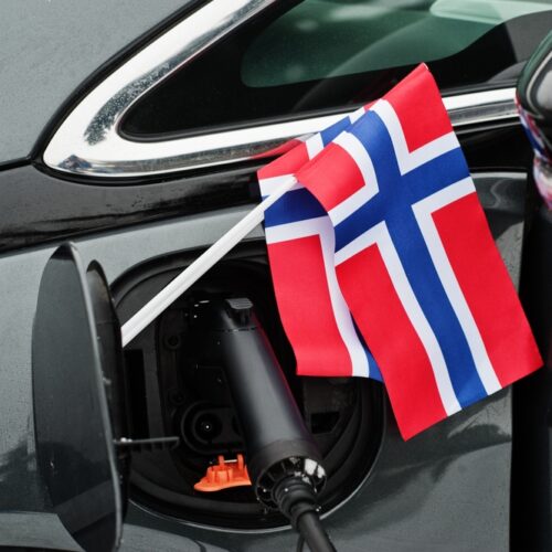 Vozidla se spalovacími motory se přestanou prodávat nejpozději do roku 2025, doufá norská vláda