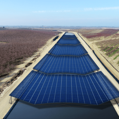 V Kalifornii se chystá velký solární projekt. Zastřešené vodní kanály fotovoltaikou budou megalomanskou stavbou s obřím výkonem