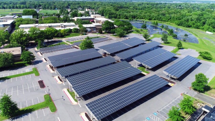 Na podporu fotovoltaiky poputují další peníze. Stát vyčlení 5 mld. Kč na výstavbu fotovoltaických elektráren pro podnikatele. Je to jednoznačně rozumný krok