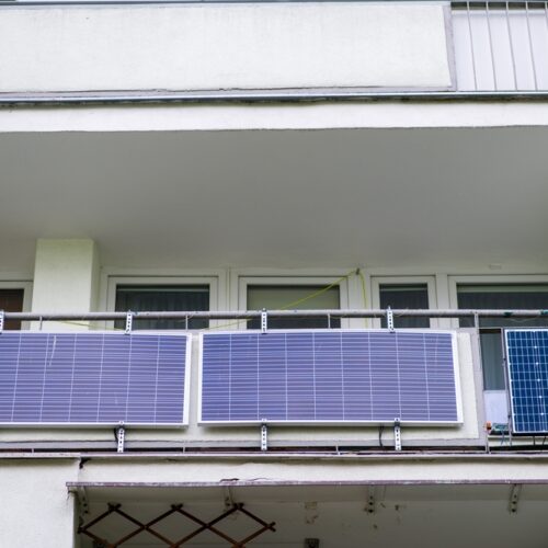 Německo podporuje fotovoltaiku umístěnou na balkónech. Domácnosti si rozdělí 10 milionů eur