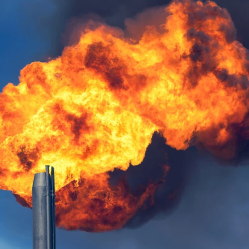 Rusko tlačí svět na okraj klimatické propasti. Severně od Petrohradu masivně spaluje „přebytečný“ plyn