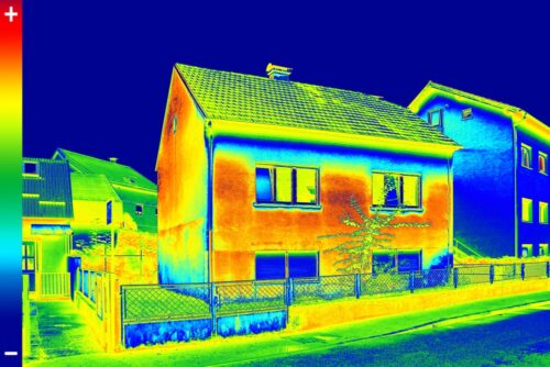 Solární panely, které vyrábí elektřinu i v noci? Nové výzkumy ukazují, že to není nemožné