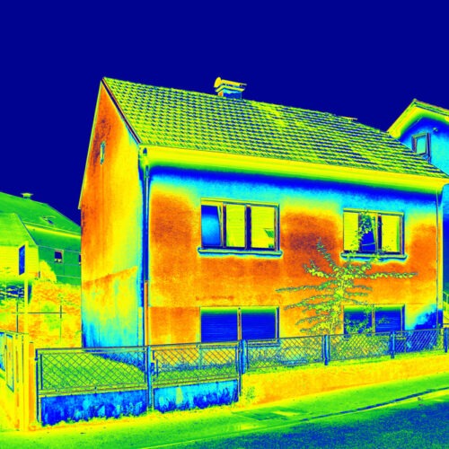 Solární panely, které vyrábí elektřinu i v noci? Nové výzkumy ukazují, že to není nemožné