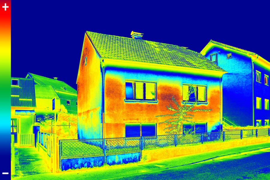 Solární panely, které vyrábí elektřinu i v noci? Nové výzkumy ukazují, že to není nemožné