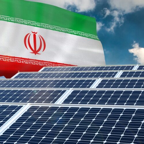 Írán prosazuje obnovitelné zdroje: Solární panely pokrývají střechy města Mašhad