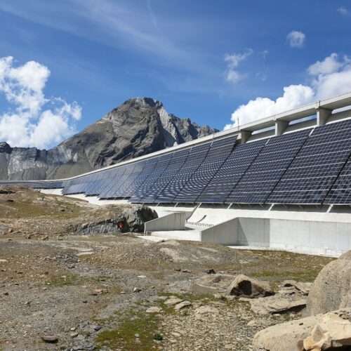 Proč jsou hory a sníh ideální kombinací pro solární energii? Odpověď hledejme ve Švýcarsku