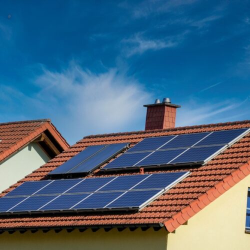 ČEPS už začal vypínat solární elektrárny od sítě. Je to nevídané barbarství
