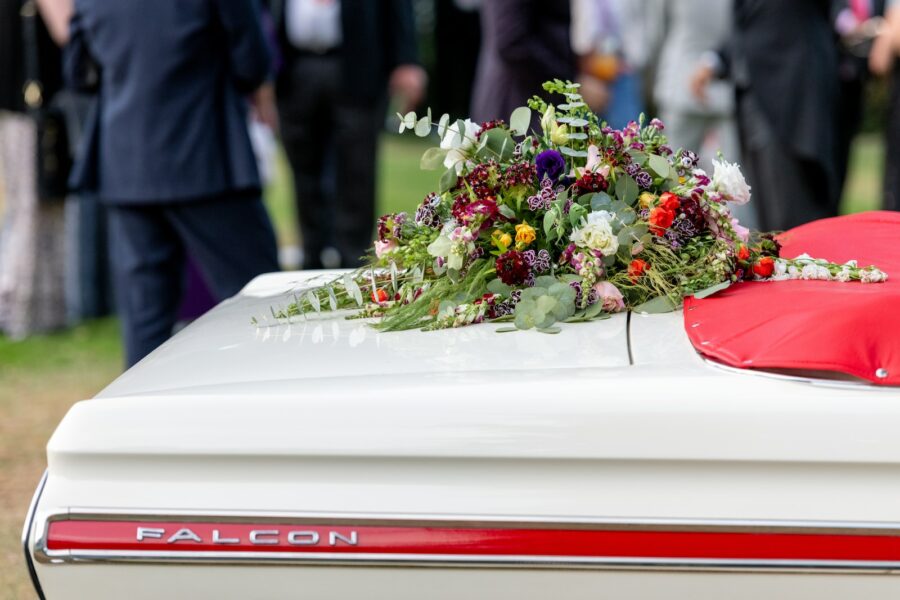 I pohřbívání může být maximálně ekologické. Jak se co nejšetrněji zbavit těla po smrti?
