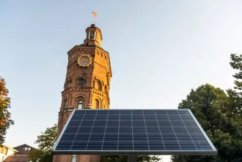 Česko i celou Unii čeká další solární boom. Nový návrh Evropské komise počítá s povinným umístěním solárních panelů na nové domy i veřejné budovy
