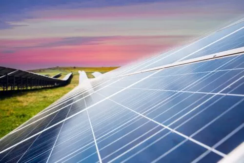 Solární panely na střechách všech veřejných budov už v roce 2025. Takové jsou smělé plány EU