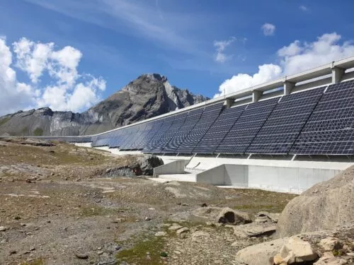 Proč jsou hory a sníh ideální kombinací pro solární energii? Odpověď hledejme ve Švýcarsku