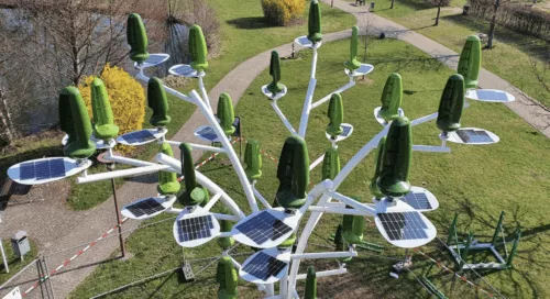 Mikrovětrná turbína ve tvaru stromu se solárními panely. Hodí se do parku ve vašem městě?